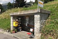 Tessin - Rossura - Posthaltestelle Tengia mit Bibliothek